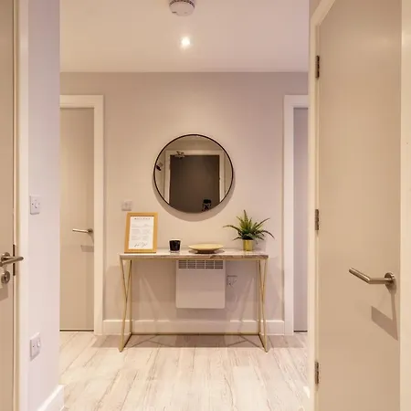 Apartment Stunning Brand New 3bed Apartment! *
