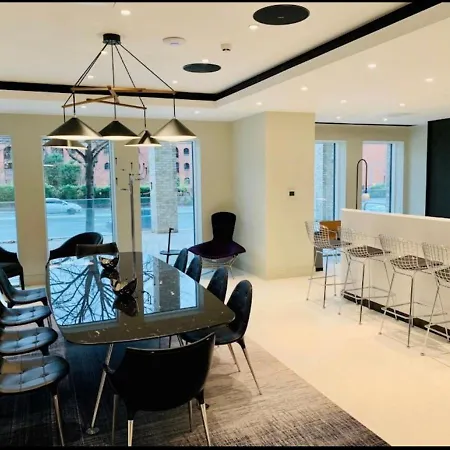 Апартаменты Spacious, Luxury & Stylish 1 Bedroom In Centre - Elizabeth Tower *