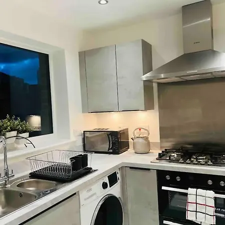 Stylish New Built Pansiyon Manchester