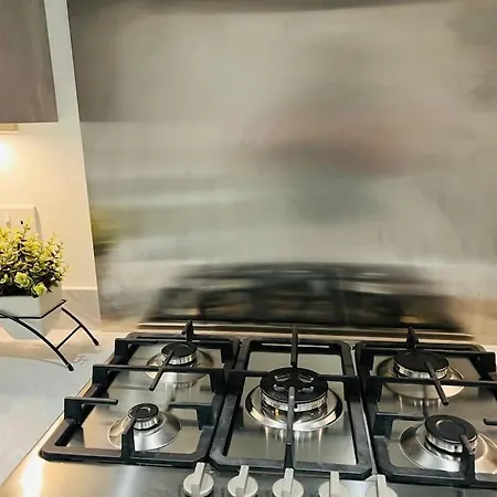 Luxurious Modern New Built 4 Bedrooms *