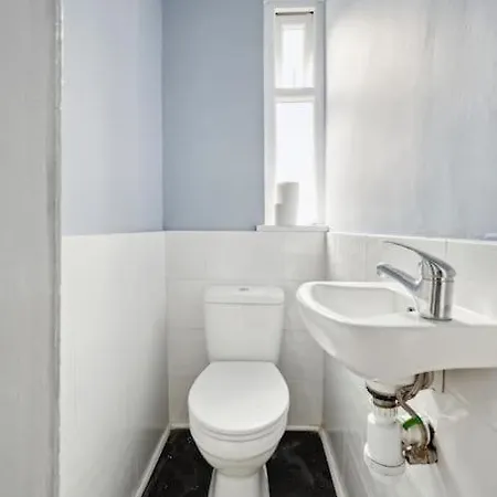 Mega Flat Near Arndale City Centre