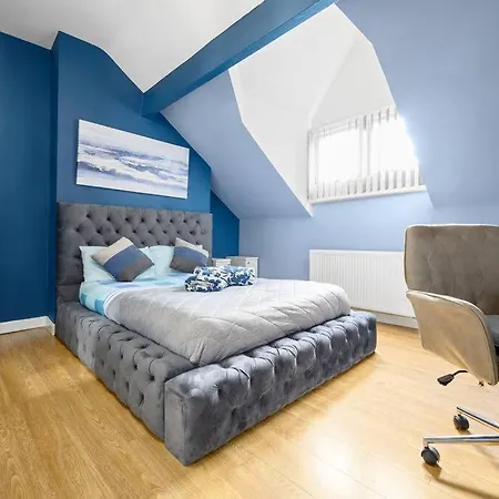 Mega Flat Near Arndale City Centre