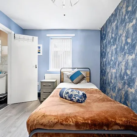 Private Retreat For 3 Near Arndale Centre * Manchester