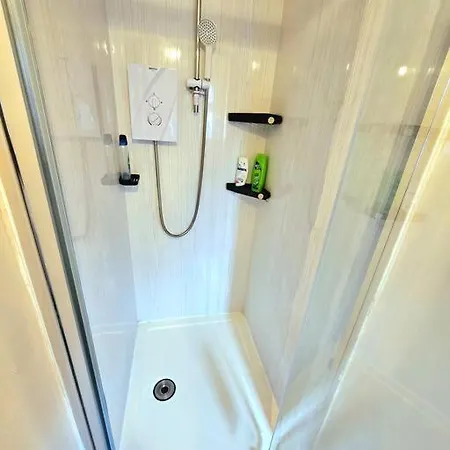 Private Retreat For 3 Near Arndale Centre Апартаменты *