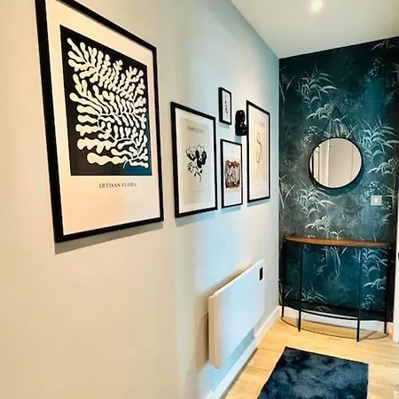 Beautifully Presented One Bedroom Close To Old Trafford Stadium Apartman