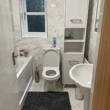 Lovely 3 Bed Short *