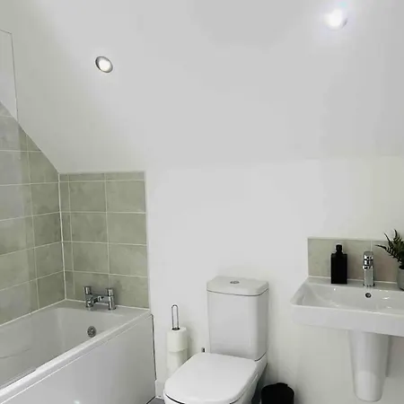 Luxurious New Built Kingsize Bedroom Privatunterkunft *