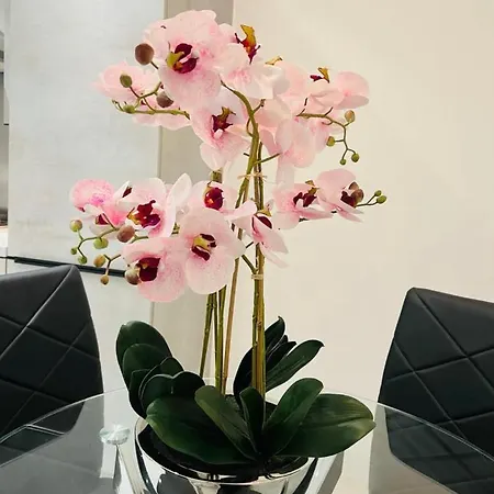 Stylish New Built Double Bed Δωμάτια σε οικογενειακή κατοικία Μάντσεστερ