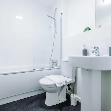 Appartement 2 Bed With Balcony Private Parking Near Etihad Stadium, Coop Live