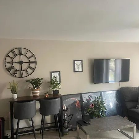 アパート 2 Bed Flat - Sleeps 4 - Parking - Wifi マンチェスター