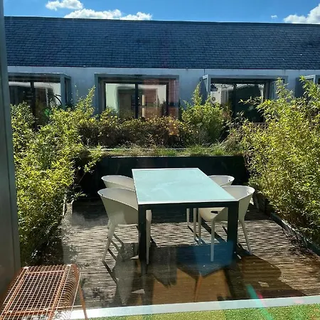 Apartment Designer House And Garden With Parking Manchester