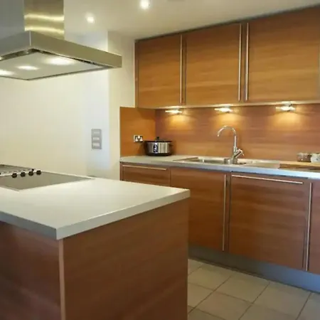 Central & Modern 2bd Flat - Centre *