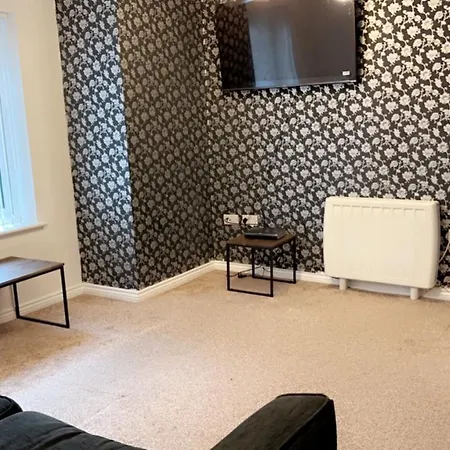 2 Bedroom With Free Parking Wi-fi, Very Close To Ao Arena & City Centre *