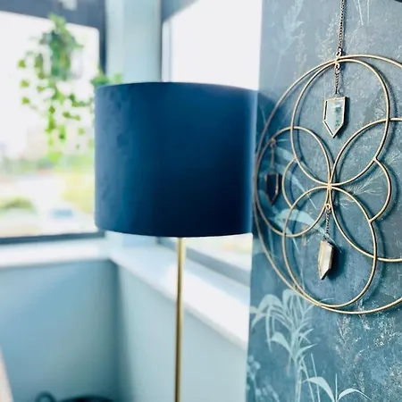 Beautifully Presented One Bedroom Close To Old Trafford Stadium * Манчестер