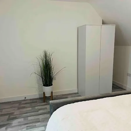 Luxurious New Built Kingsize Bedroom *