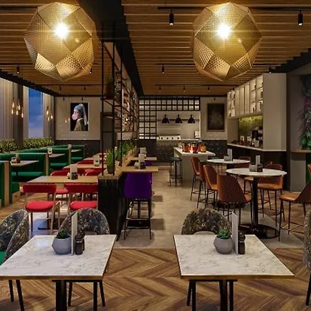 Premier Inn Manchester City Hotel 3*