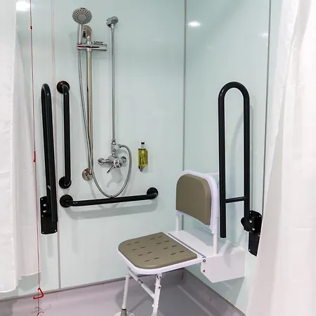 Easyhotel 2*