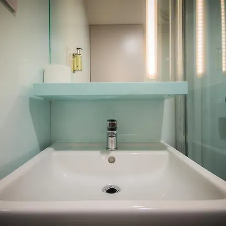 Easyhotel Hotel 2*