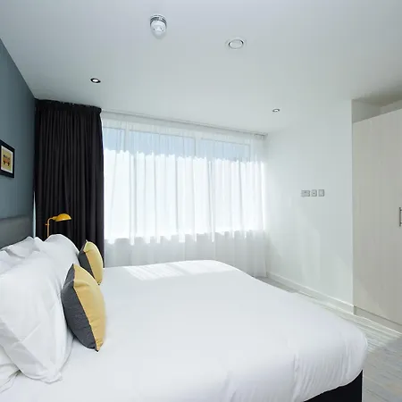 מלון דירות Staycity Piccadilly 4*