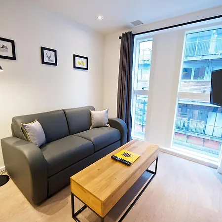 מלון דירות Staycity Piccadilly 4*