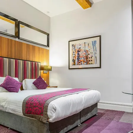 Roomzzz Apartmanhotel