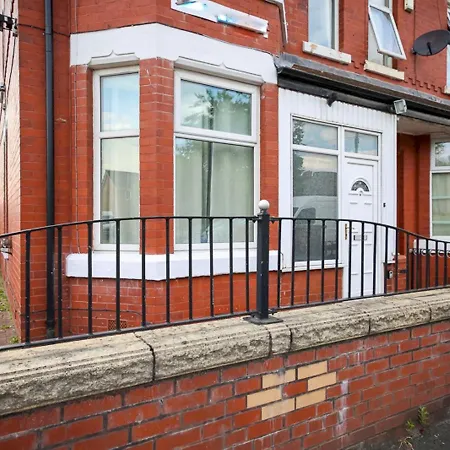 Pass The Keys 3-bed In Lively Levenshulme Village - Sleeps 5, Ideal For Families & Groups בית נופש מנצ'סטר