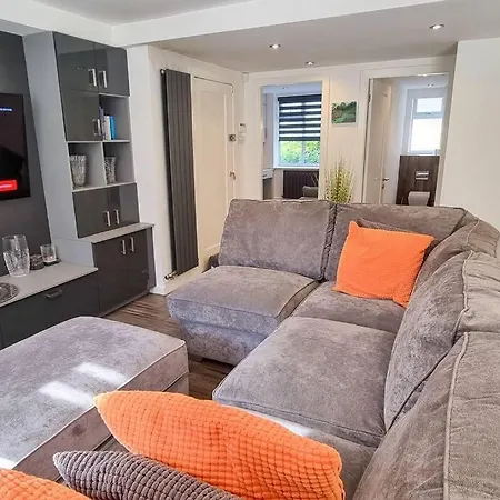 Beautiful Close To Centre Apartament