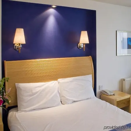 Airport Hotel 3*