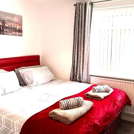 アパート Spacious 3 Bedroom House - Sleeps 5 マンチェスター