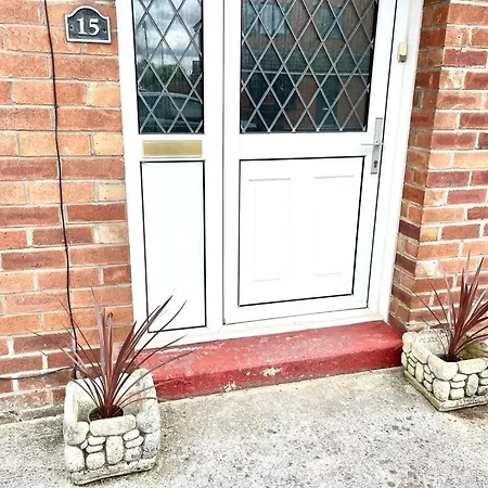 アパート Spacious 3 Bedroom House - Sleeps 5