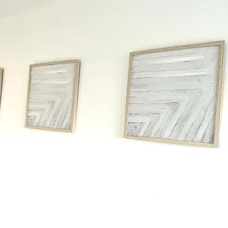 Spacious 3 Bedroom House - Sleeps 5 Apartament