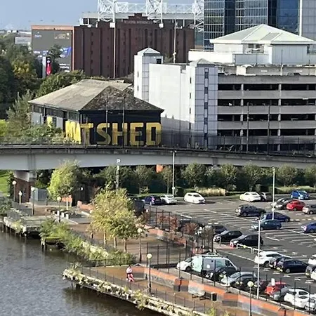 Stunning 2bd / Canal Views & Proximity To Man Utd 아파트 맨체스터