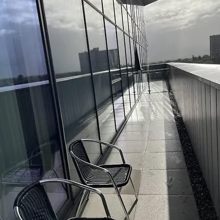 Stunning 2bd / Canal Views & Proximity To Man Utd *