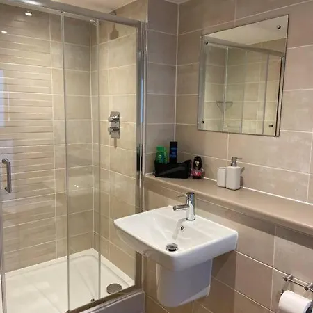 Stunning 2bd / Canal Views & Proximity To Man Utd 아파트 *