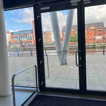 아파트 Stunning 2bd / Canal Views & Proximity To Man Utd 맨체스터
