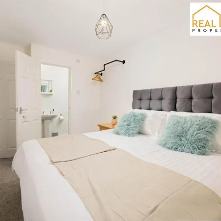 Spacious Three-bedroom House By Real Lush Properties In Plant Hill House