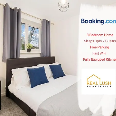 Spacious Three-bedroom House By Real Lush Properties In Plant Hill House Holiday home Manchester