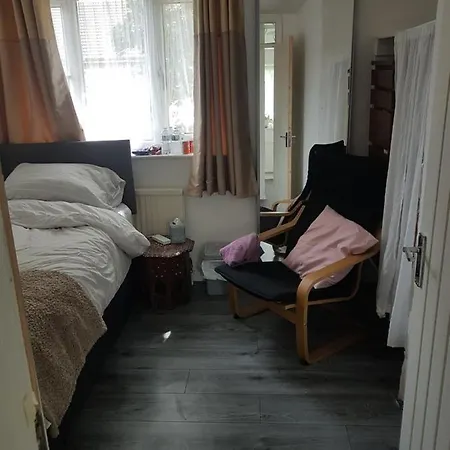 4 Mereside Walk * Manchester