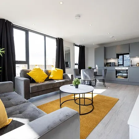 Contemporary 3 Bedrooms アパート