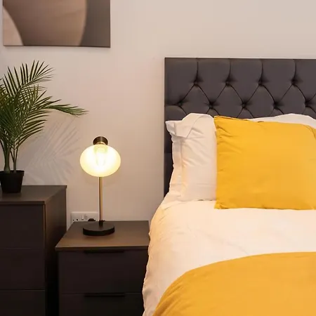 Contemporary 3 Bedrooms *