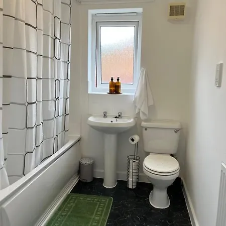 Holiday home Spacious & Cosy Near Centre - Free Driveway Parking