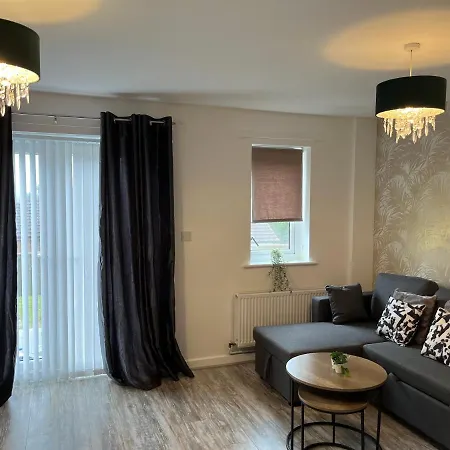 Spacious & Cosy Near Centre - Free Driveway Parking Holiday home