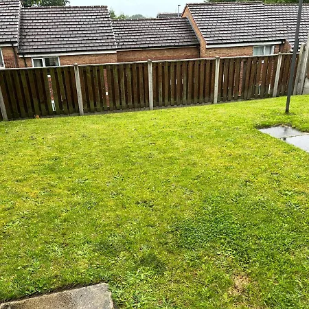 Spacious & Cosy Near Centre - Free Driveway Parking Holiday home