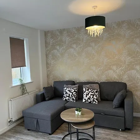 Spacious & Cosy Near Centre - Free Driveway Parking Holiday home *