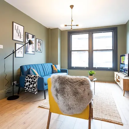 Stunning Scandi Abode In Parking Ferienhaus Manchester