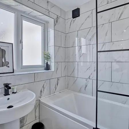 Pass The Keys Modern 3 Bed House Near Etihad Stadium