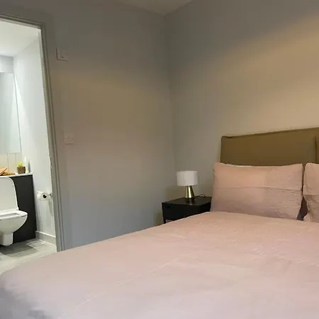 Luxury 2 Bedroom Waterside View Greater * Manchester