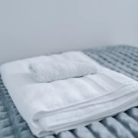 Cozy Away From In Manchester. Apartman