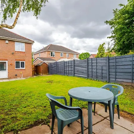 Cozy Away From In Manchester. Apartman