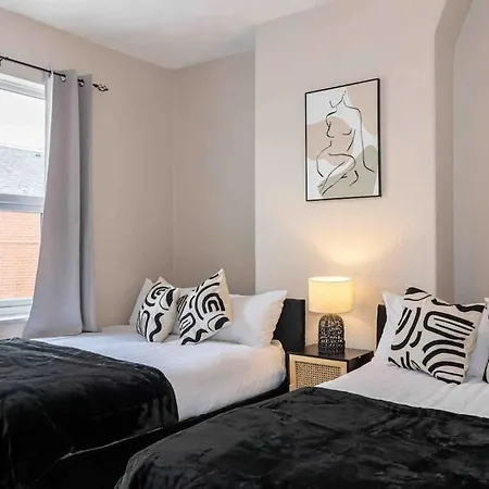 Feriehus Salford Central 3 Bed - Free Parking Manchester